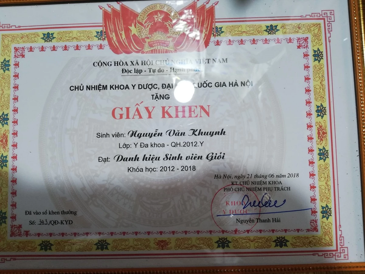 University graduation certificate of merit